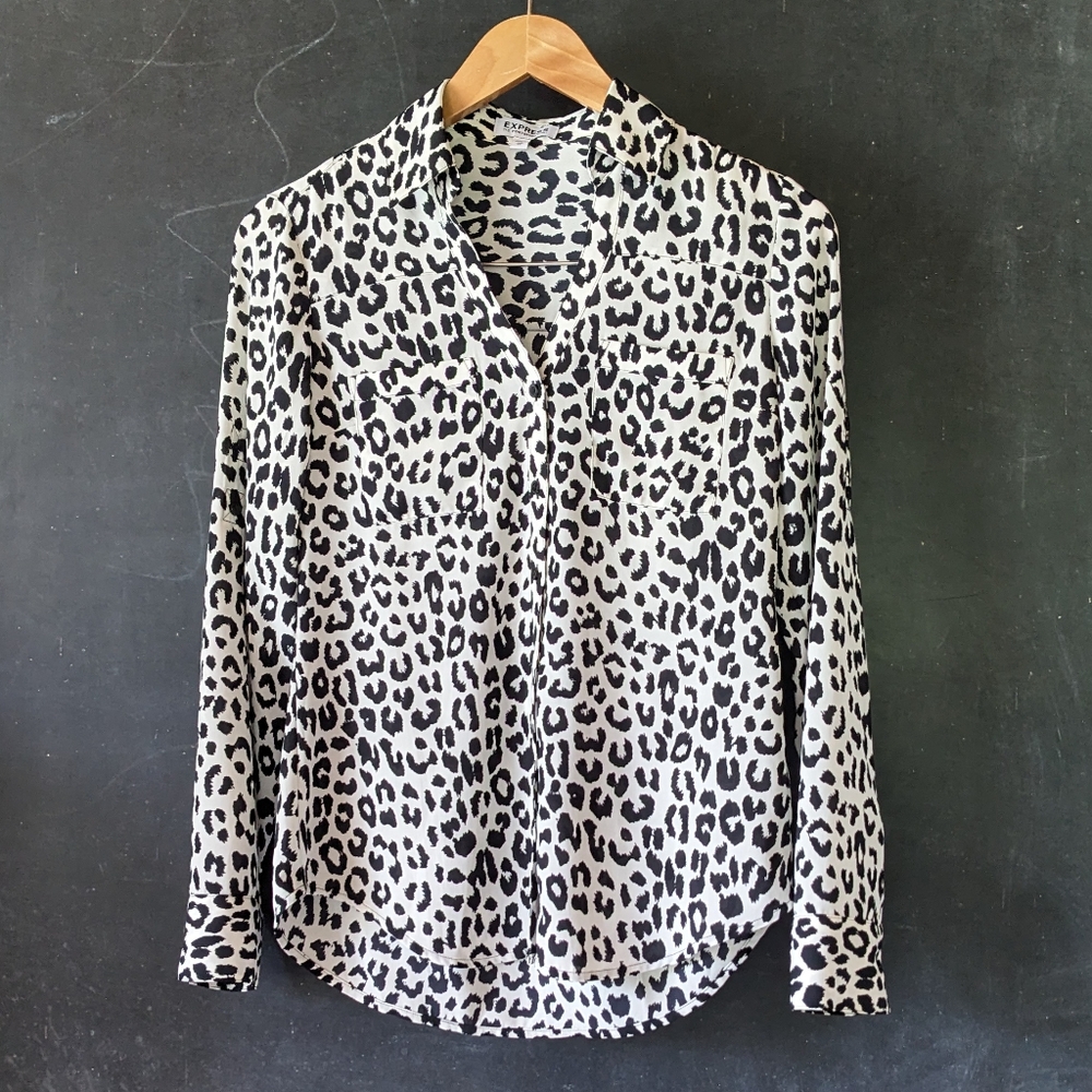 Express Portofino Shirt Sz XS Button Down V neck Snow Leopard Print Long Sleeve